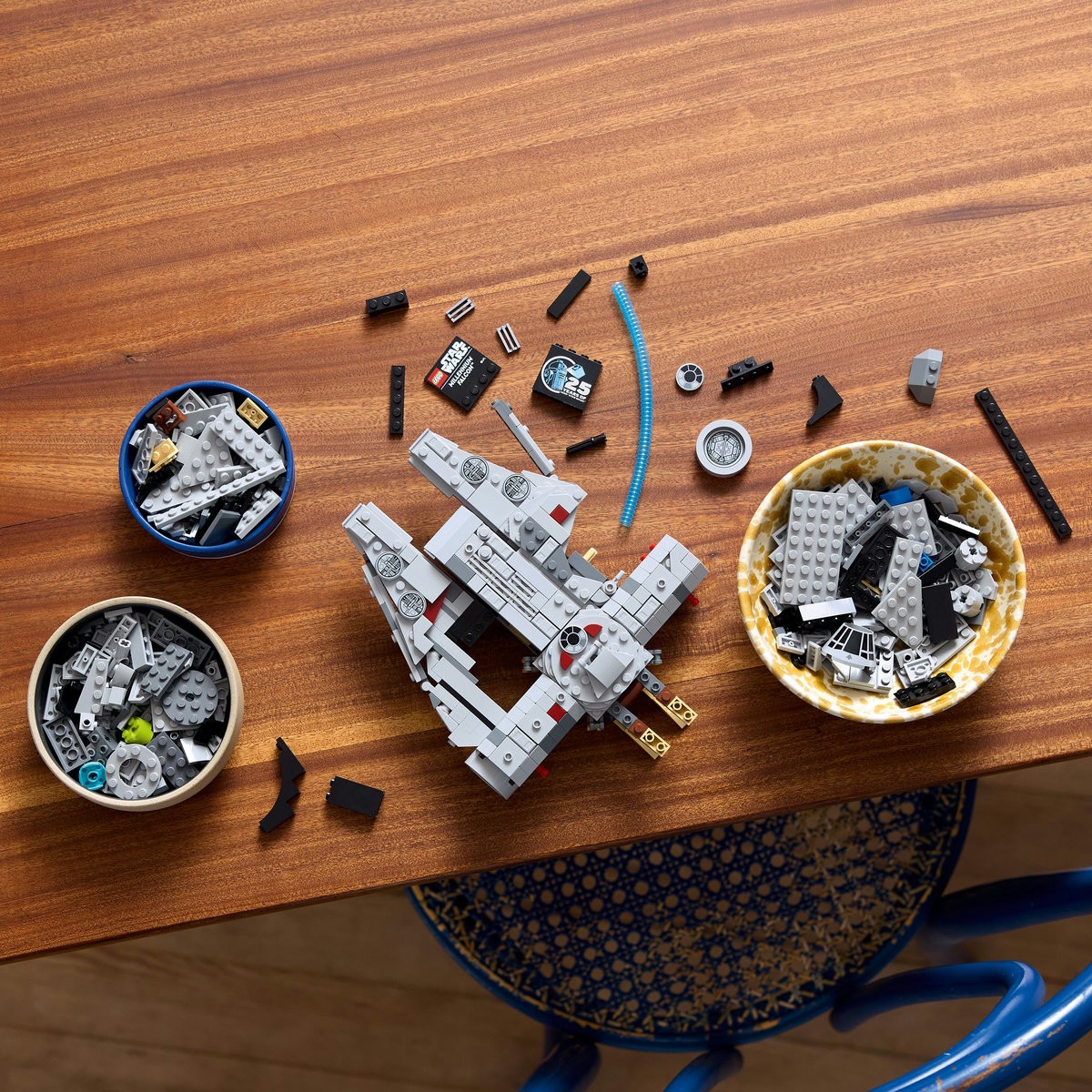 Jucării și jocuri - LEGO STAR WARS MILLENNIUM FALCON 75375